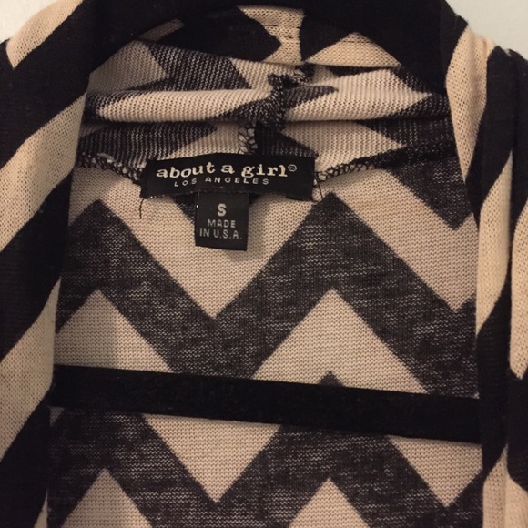 Chevron Patterned Cardigan - Picture 4 of 4